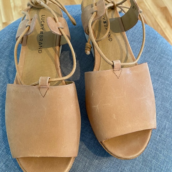 2/$25 Wedge platform sandals-Lucky Brand - Picture 2 of 3